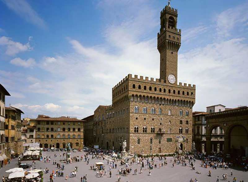 Floransa'nın tarihi politk merkezi, Piazza Della Signoria